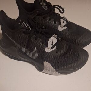 Nike Men's Black and Gray Athletic Shoes